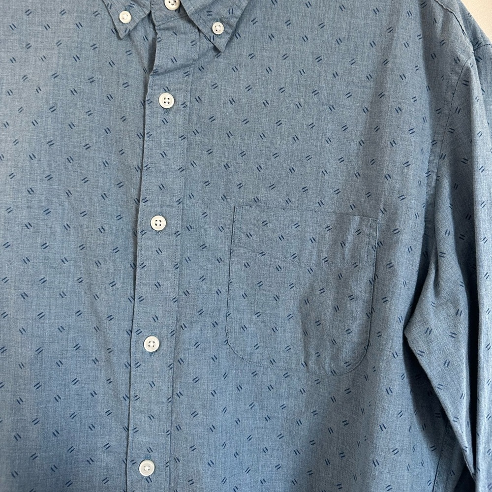 Men’s Button down - Picture 2 of 4